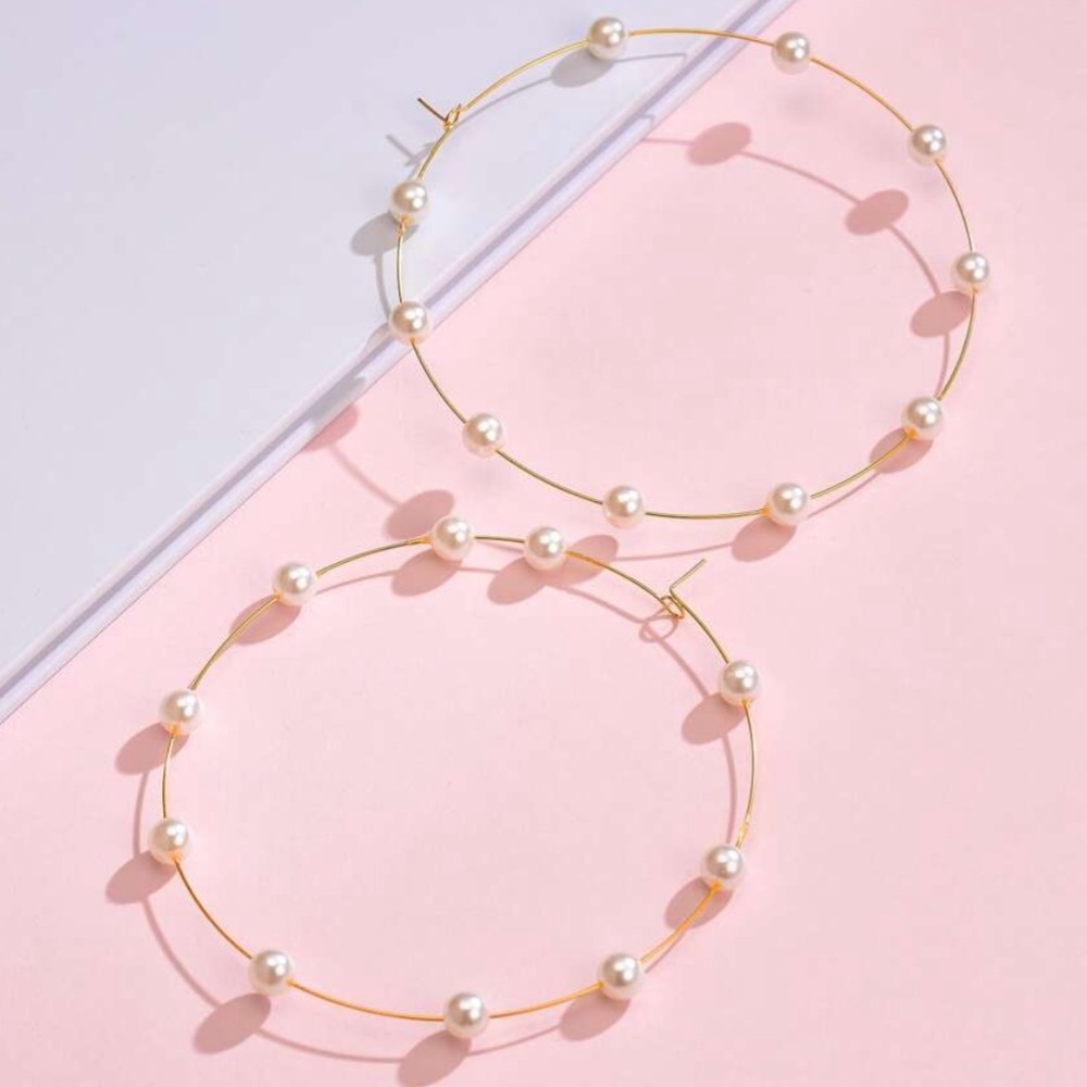 RESTOCKED New Pearl gold hoop earrings - Picture 2 of 8